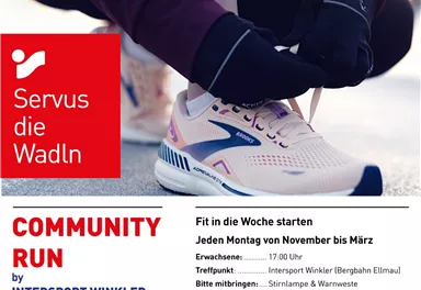 Ein Werbeplakat für den Community Run von Intersport Winkler. Die Veranstaltung findet jeden Montag von November bis März statt und beginnt um 17:00 Uhr.