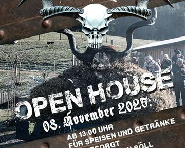 Eine Veranstaltungsankündigung für ein "Open House" am 08. November 2023 im Söller Raum. Die Grafik zeigt ein beeindruckendes Raumdesign mit Tierhörnern und einem Totenkopf.