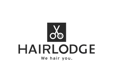 Ein schlichtes Logo von "HAIRLODGE" mit einer Schere. Der Slogan lautet: "We hair you."