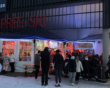 A logo of "Der Kaiser," an après-ski bar in Scheffau. It features a stylized mountain and the lettering in golden and black colors.