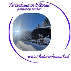 Ein charmantes Ferienhaus in Ellmau, umgeben von schneebedeckten Bergen. Ideal für winterliche Ausflüge und ganzjährig mietbar.