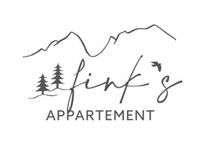 Ein einfaches Logo mit den Worten „Fink's Appartement“. Darüber sind stilisierte Berge und Bäume abgebildet.
