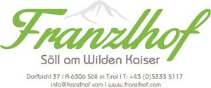 Ein Logo des Franzlhof in Söll am Wilden Kaiser. Es zeigt den Namen in grüner Schrift und Informationen zur Adresse und Kontakt.
