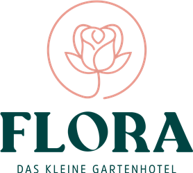 Ein elegantes Logo mit einer rosa Rose und dem Schriftzug „FLORA – DAS KLEINE GARTENHOTEL“. Es strahlt eine freundliche und einladende Atmosphäre aus.