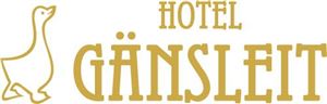 Ein stilisiertes Logo des Hotels Gänsleit. Es zeigt eine Gans und den Hotelnamen in Goldschrift.