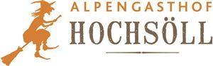 Ein Logo des Alpengasthofs Hochsöll mit der Abbildung einer Hexe auf einem Besen. Der Schriftzug ist in orange und braun gehalten.