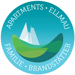 Ein modernes Logo für Apartments in Ellmau. Es zeigt stilisierte Berge und grüne Hügel, umgeben von einem ansprechenden blauen Hintergrund.