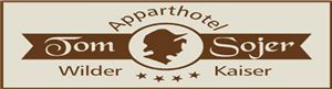 Ein Logo des Apparthotels Tom Sojer. Es ist elegant gestaltet und zeigt den Schriftzug sowie eine Silhouette.