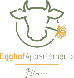 Ein einfaches Logo mit einer Kuh und einer Blume. Darunter steht "Egghof Appartements" in eleganter Schrift.