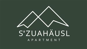 Logo des S'ZUAHÄUSL Apartments mit stilisierten Berglinien. Der Hintergrund ist dunkelgrün und die Schrift ist in Weiß gehalten.