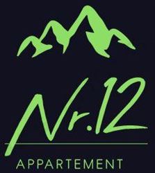 Ein stilvolles Logo für ein Appartement mit dem Namen "Nr. 12". Die Grafik zeigt Bergsilhouetten in lebhaftem Grün auf schwarzem Hintergrund.
