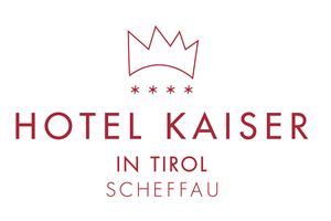Ein Logo des Hotels Kaiser in Tirol. Es zeigt eine stilisierte Krone und den Schriftzug in Rot.