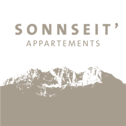 Ein minimalistisches Logo mit dem Text "SONNSEIT' APPARTEMENTS". Im Hintergrund ist eine stilisierte Berglandschaft zu sehen.