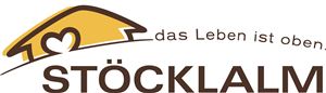 Ein stilisiertes Logo mit dem Namen "STÖCKLAM" und dem Slogan "das Leben ist oben." Es zeigt ein Dachsymbol, das Geborgenheit vermittelt.
