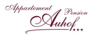 Ein elegantes Logo der Pension "Auhof" mit dem Schriftzug "Appartement Pension Auhof". Die Gestaltung ist schlicht und ansprechend, optimal für eine Unterkunft.