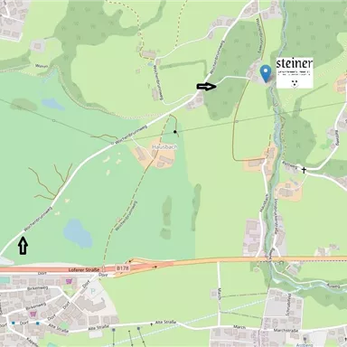 Eine Karte mit grünen Flächen und Gewässern. Wichtige Straßen und Orte sind eingezeichnet.