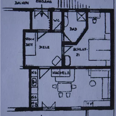 Ein Grundriss einer Wohnung mit verschiedenen Räumen. Die wichtigsten Bereiche sind Schlafzimmer, Wohnzimmer, Küche und Badezimmer.