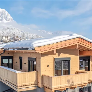 Sowohl das Appartement "Majestro" als auch "Villaggio" bietet neben einem großen Balkon, weitere kleinere Balkone die sich auf der Rückseite des Gebäudes befinden.