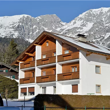 A modern building in the Alps, surrounded by snow-covered mountains. The clear mountain air and the beautiful landscape create a relaxed atmosphere.