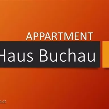 Ein modernes Apartment mit der Aufschrift „Haus Buchau“ in Ellmau. Die Hintergrundfarbe ist orange, und die Kontaktdaten sind sichtbar.