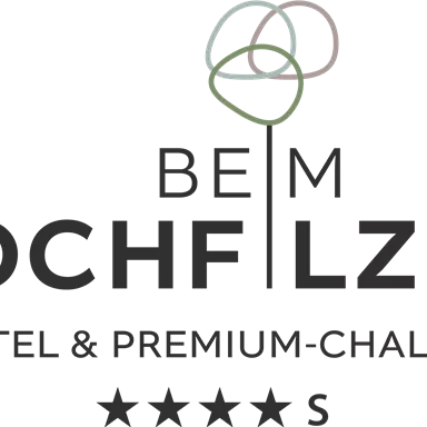 Ein modernes Logo für das Hotel und die Premium-Chalets "Beim Hochfilzer". Das Design ist schlicht und elegant, mit vier Sternen für die Auszeichnung.