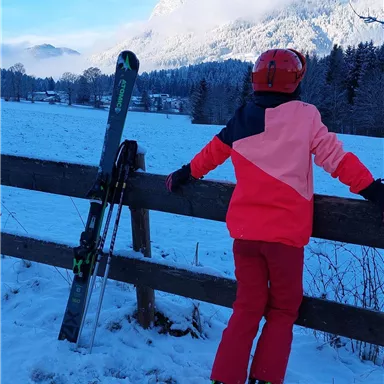 A great skiing day can begin with the ski bus taking you right up to the gondola!