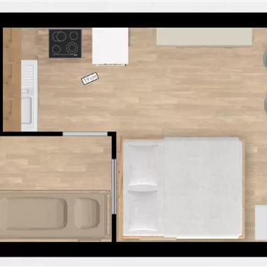 Eine Übersicht eines kleinen Wohnraums mit einem Schlafzimmer, einer Küche und einem Essbereich. Der Boden ist hell und der Raum wirkt modern und einladend.