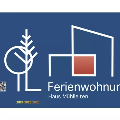 Logo für eine Ferienwohnung mit dem Namen "Haus Mühlleiten". Die Gestaltung zeigt stilisierte Bäume und geometrische Formen auf einem blauen Hintergrund.