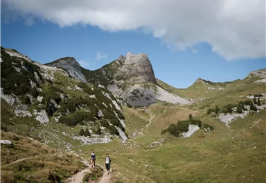 Brandenberger Alpen, Rofan, Maurach, von Erfurter Huette zum Rosskopf, Adlerweg Etappe 07_Tirol Werbung_Schwarz Jens_Maurach am Achensee (3).jpg
