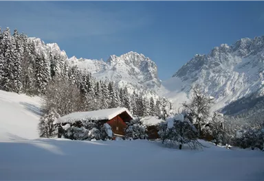 Hütte vor Wilder Kaiser im Winter Ellmau_TVB Wilder Kaiser.JPG