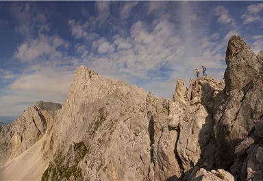 Ellmau_Klettern_Kopftoerlgrat_Sportler_2021_ClimbersParadise_MichaelMeisl (2)_1920px.jpg