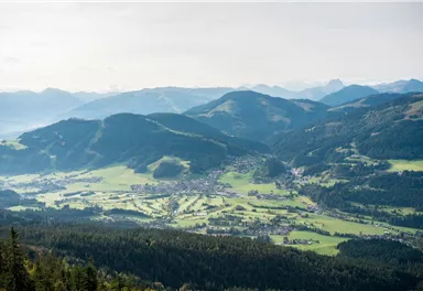 Ellmau_Wilder-Kaiser-Steig_Ausblick ins Tal_Wilder Kaiser