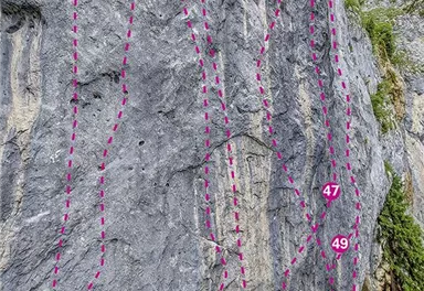 Wilder Kaiser_KG_Schleierwasserfall_Graue Wand Rechts Routen 43-50_75dpi.jpg