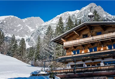 Scheffau_Jägerwirt_Winter_Hausansicht