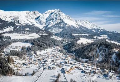 Scheffau_Ortsansicht Winter_Wilder Kaiser