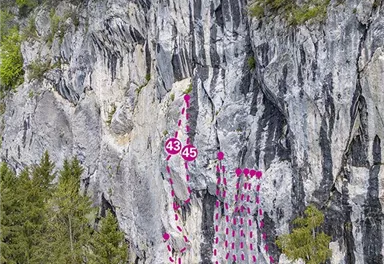 Wilder Kaiser_KG_Achleiten_Hauptsektor Links Routen 43-51_75dpi.jpg