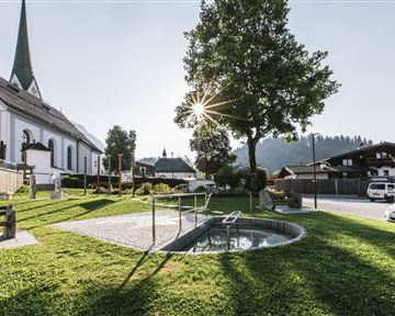 Wilder_Kaiser_Wasser_Kneippbecken_Scheffau_Sommer2022_LisaLederer (1).jpg