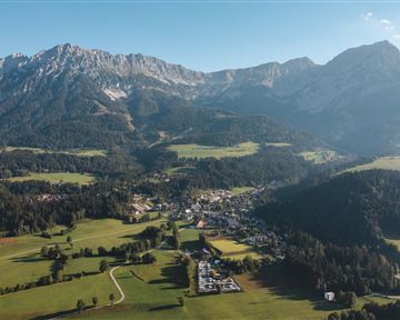 Wilder_Kaiser_Ortsansicht_Scheffau_Sommer